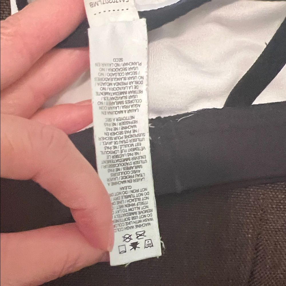 #1301**Nike Women's Black and White Cross-Back Sports Bra - Picture 2 of 5